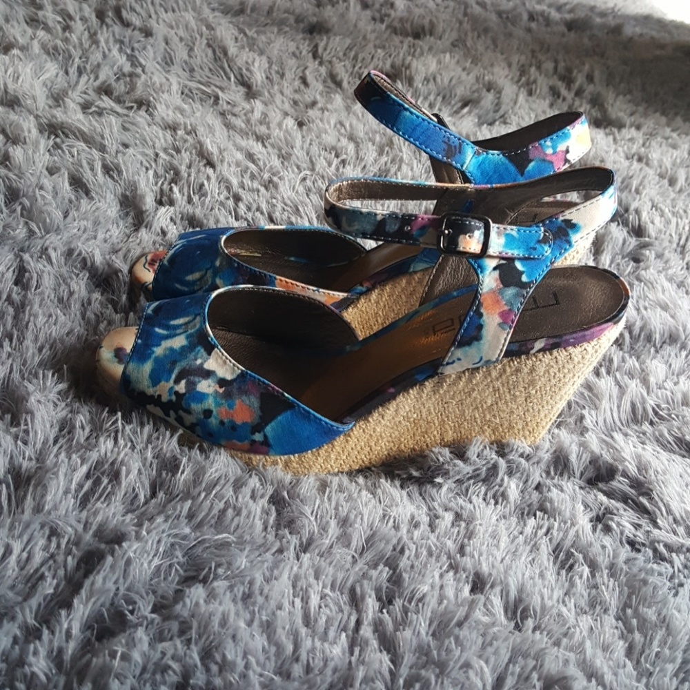 Blue Moda Wedges - Picture 2 of 3
